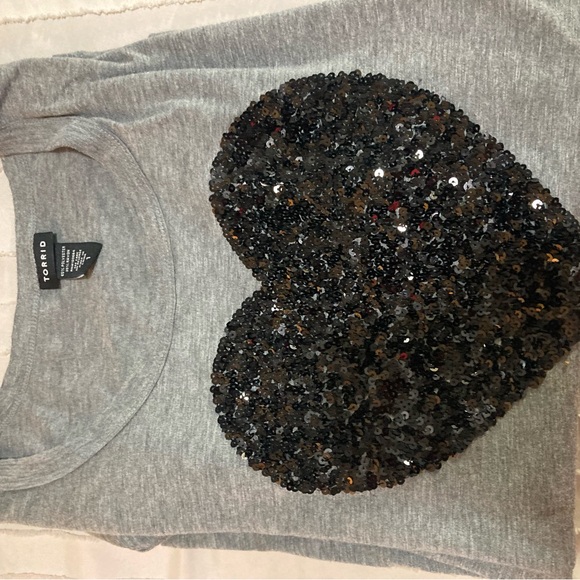 Torrid Sequined Heart Tee sz 1 plus sz - Picture 9 of 9